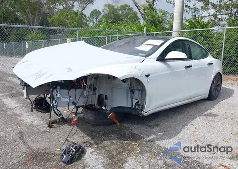 2022 Tesla Model S Plaid Tri Motor All-Wheel Drive z USA, uszkodzony, nr VIN 5YJSA1E60NF459725